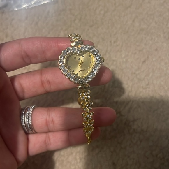 Cute  GOLD heart shaped watch - Picture 14 of 15